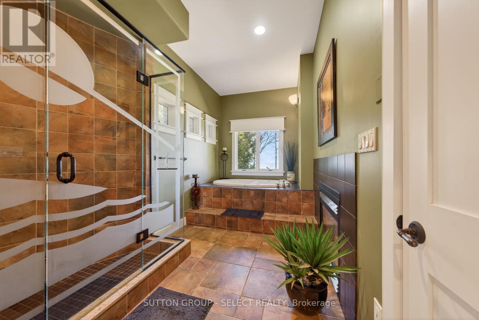 4544 LAKESHORE ROAD - 20