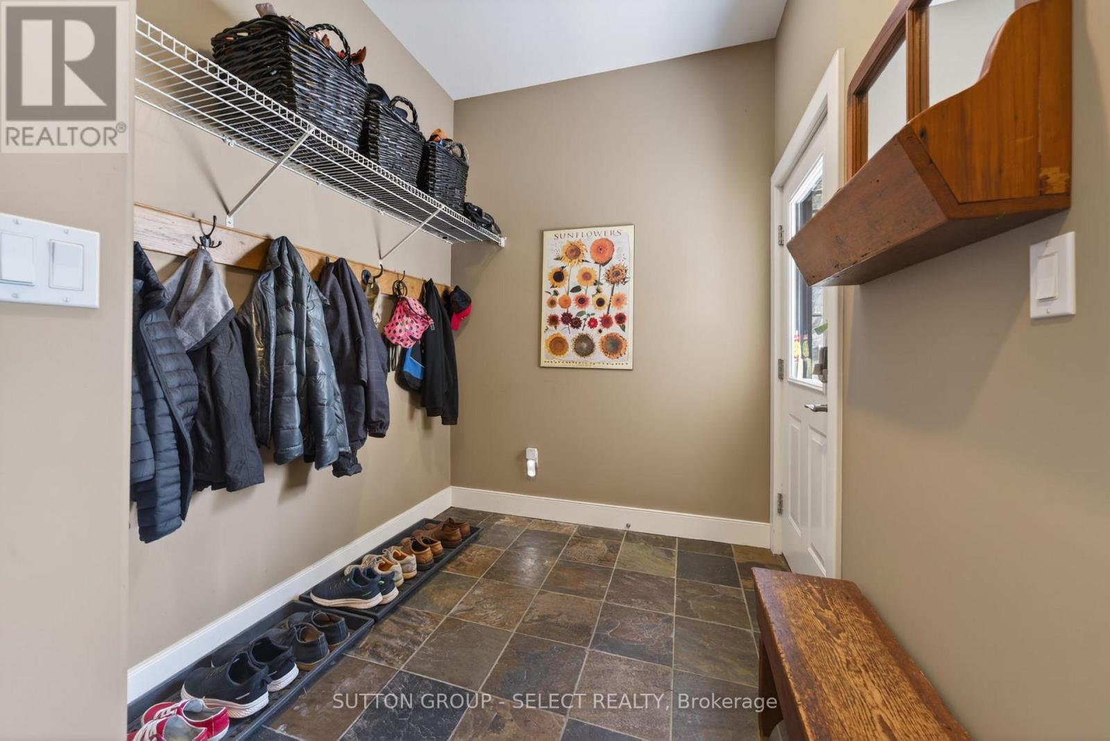 4544 LAKESHORE ROAD - 25