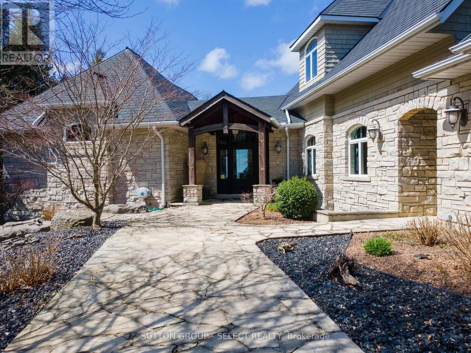 4544 LAKESHORE ROAD - 3