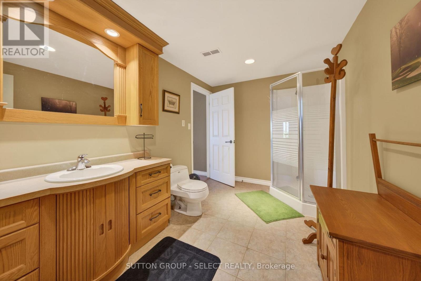 4544 LAKESHORE ROAD - 32