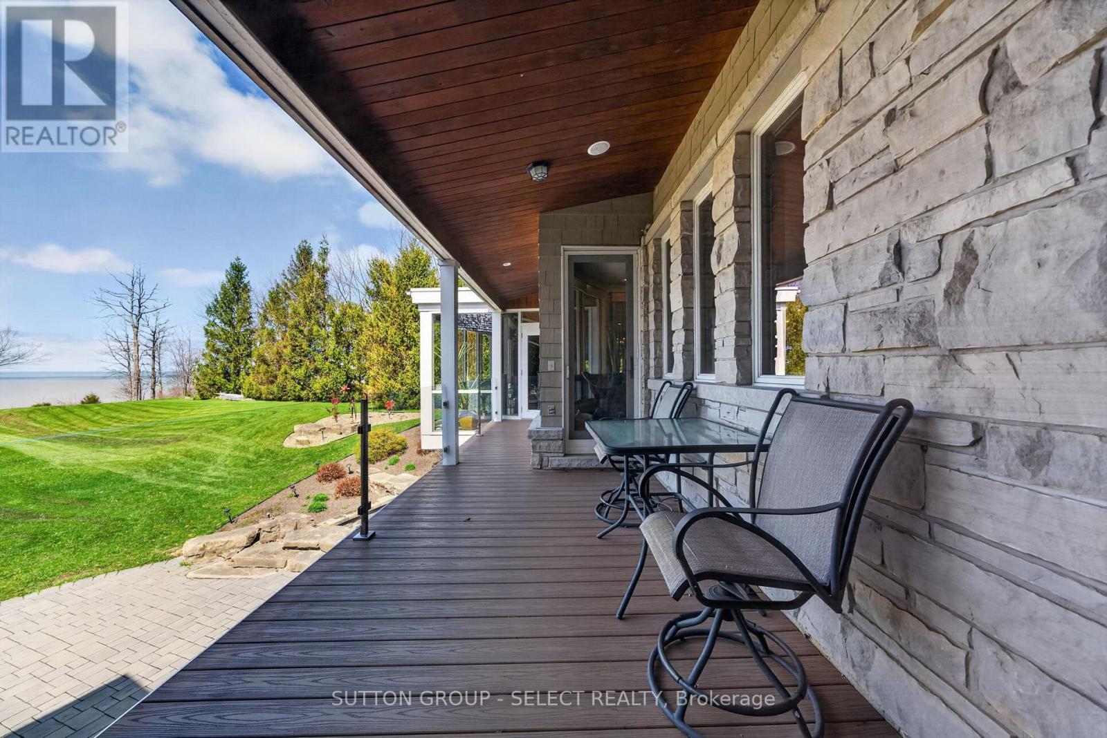 4544 LAKESHORE ROAD - 35