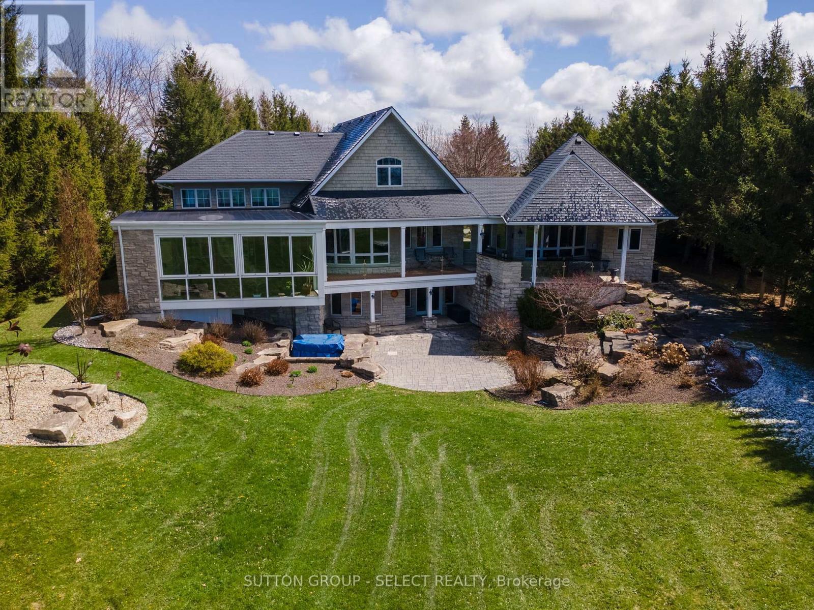 4544 LAKESHORE ROAD - 39