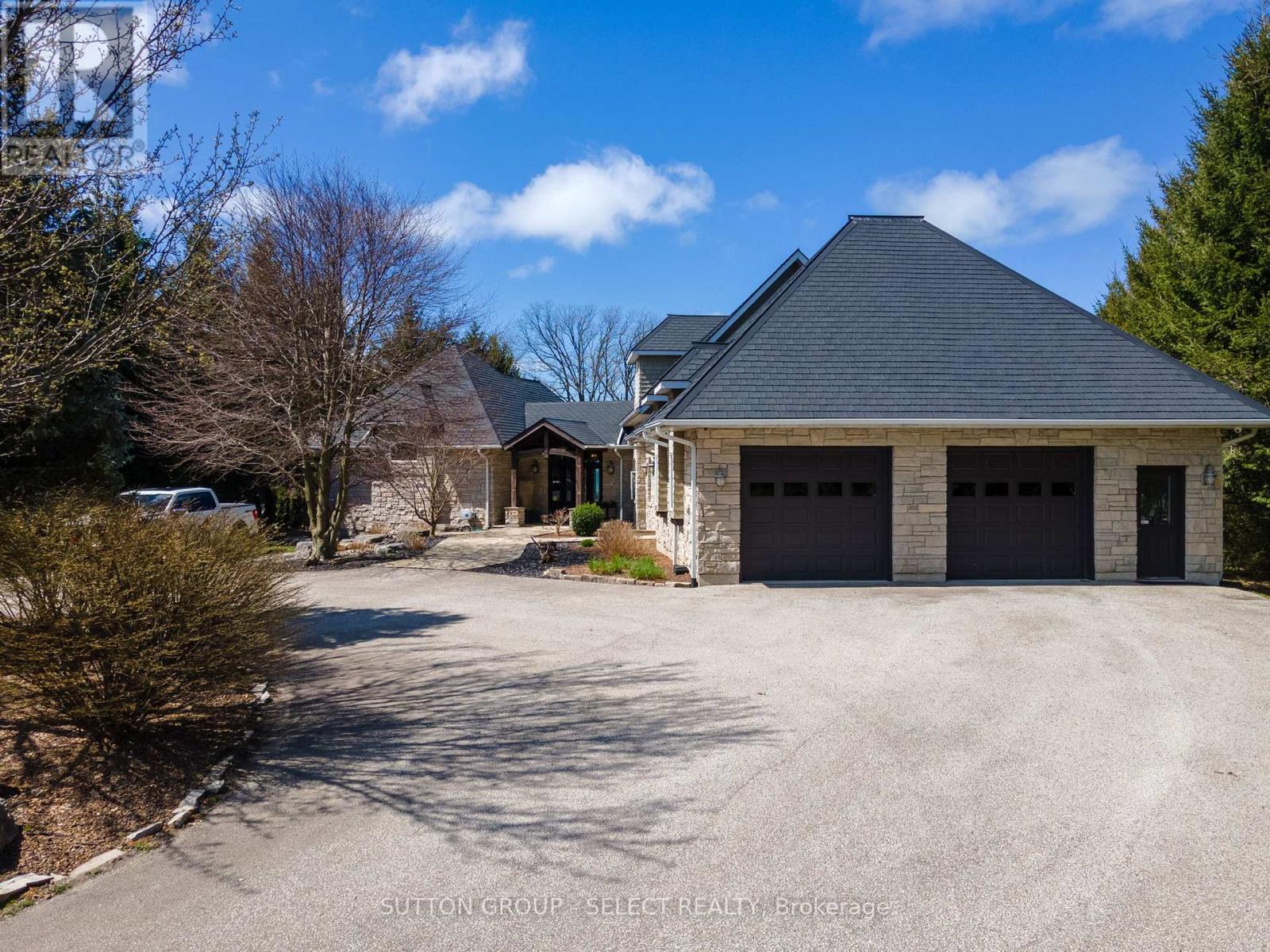 4544 LAKESHORE ROAD - 4