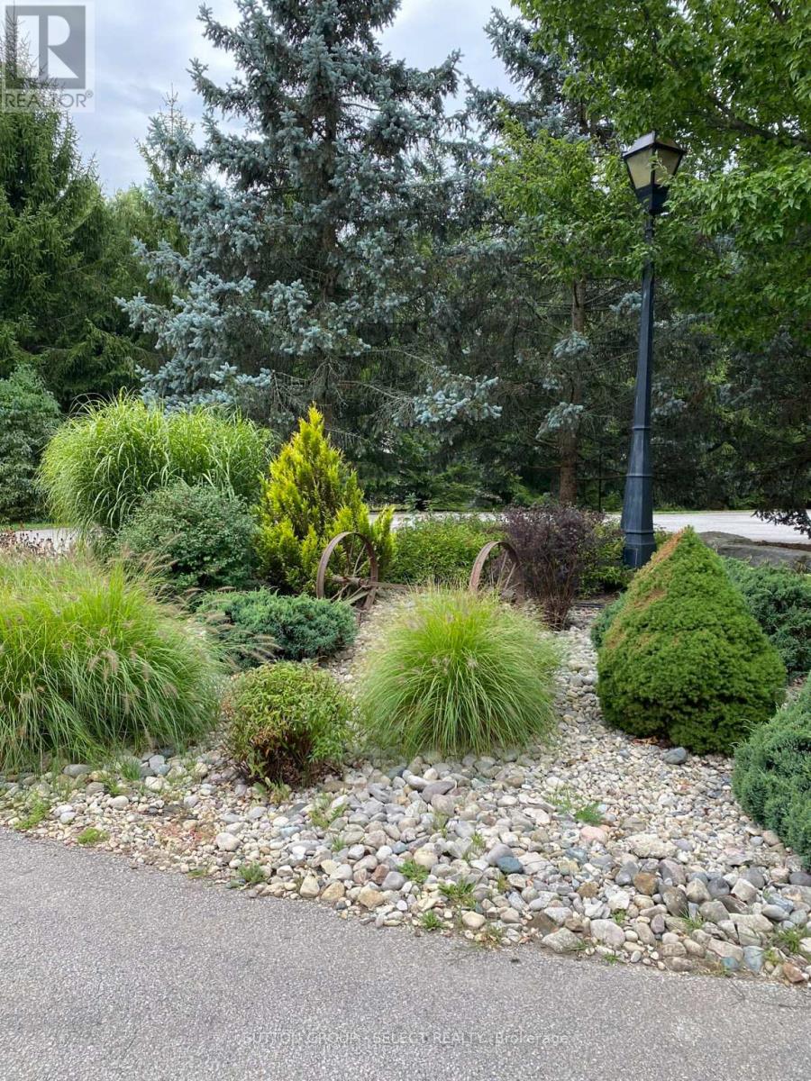 4544 LAKESHORE ROAD - 43