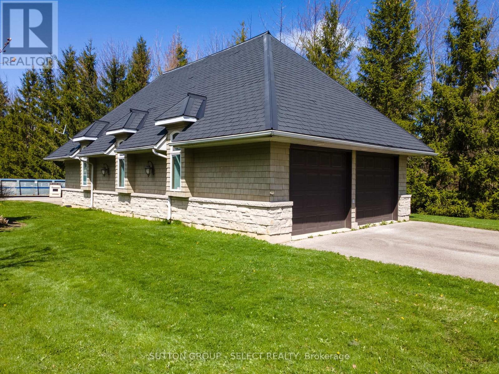 4544 LAKESHORE ROAD - 46