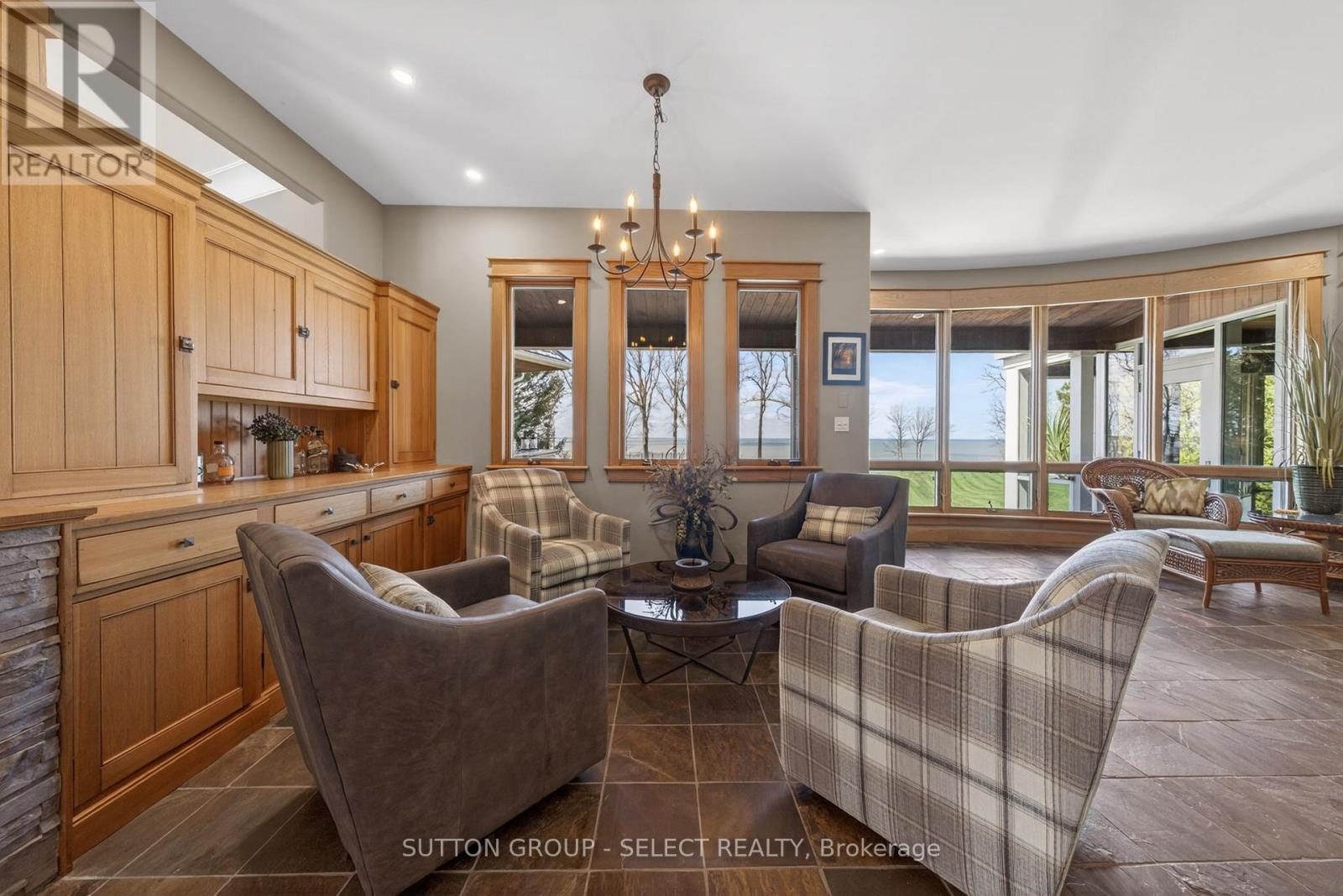 4544 LAKESHORE ROAD - 6