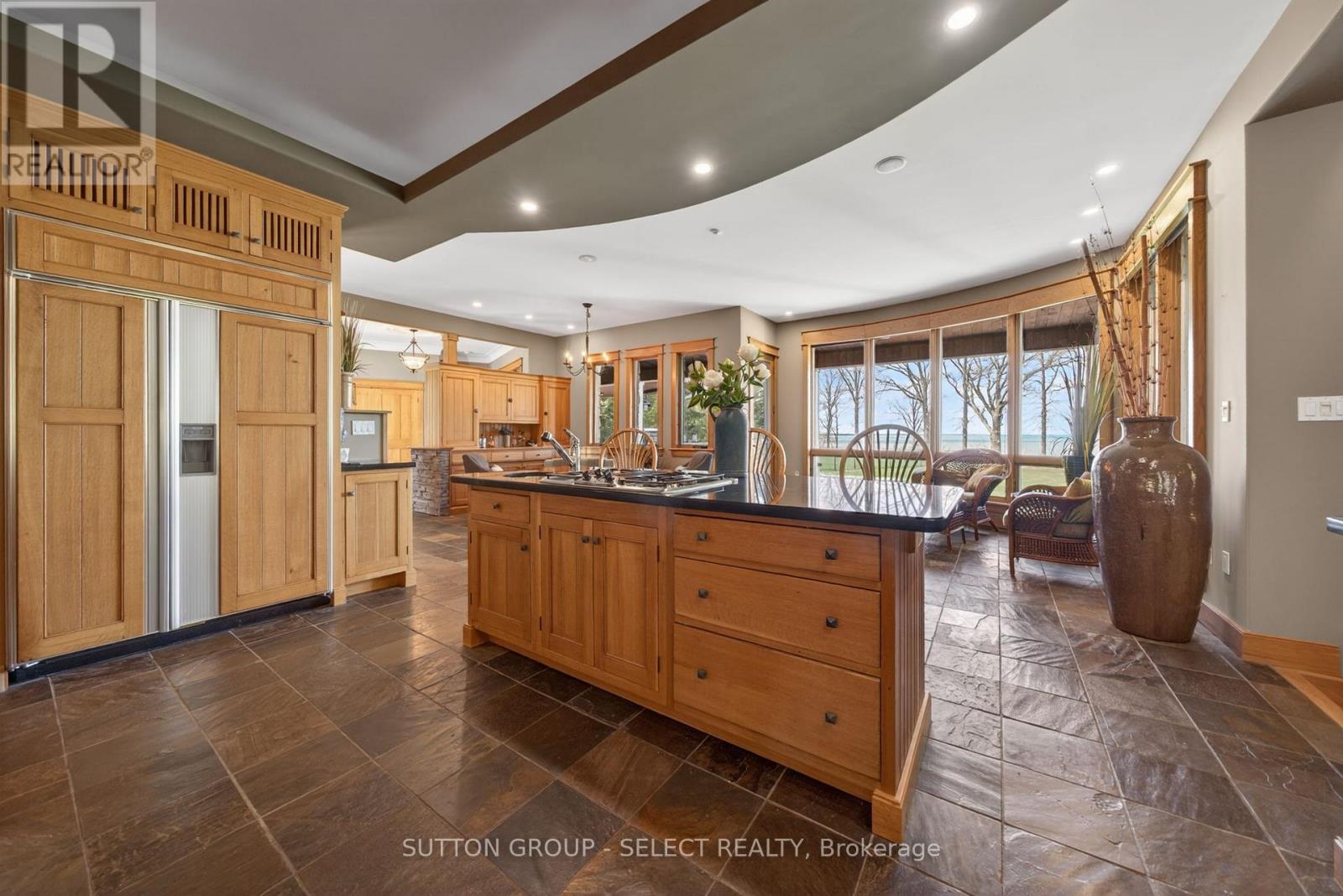 4544 LAKESHORE ROAD - 9