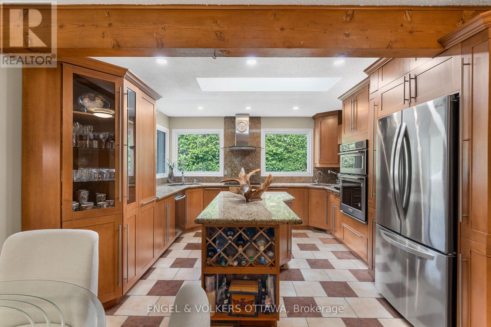 21 TIFFANY CRESCENT - 15