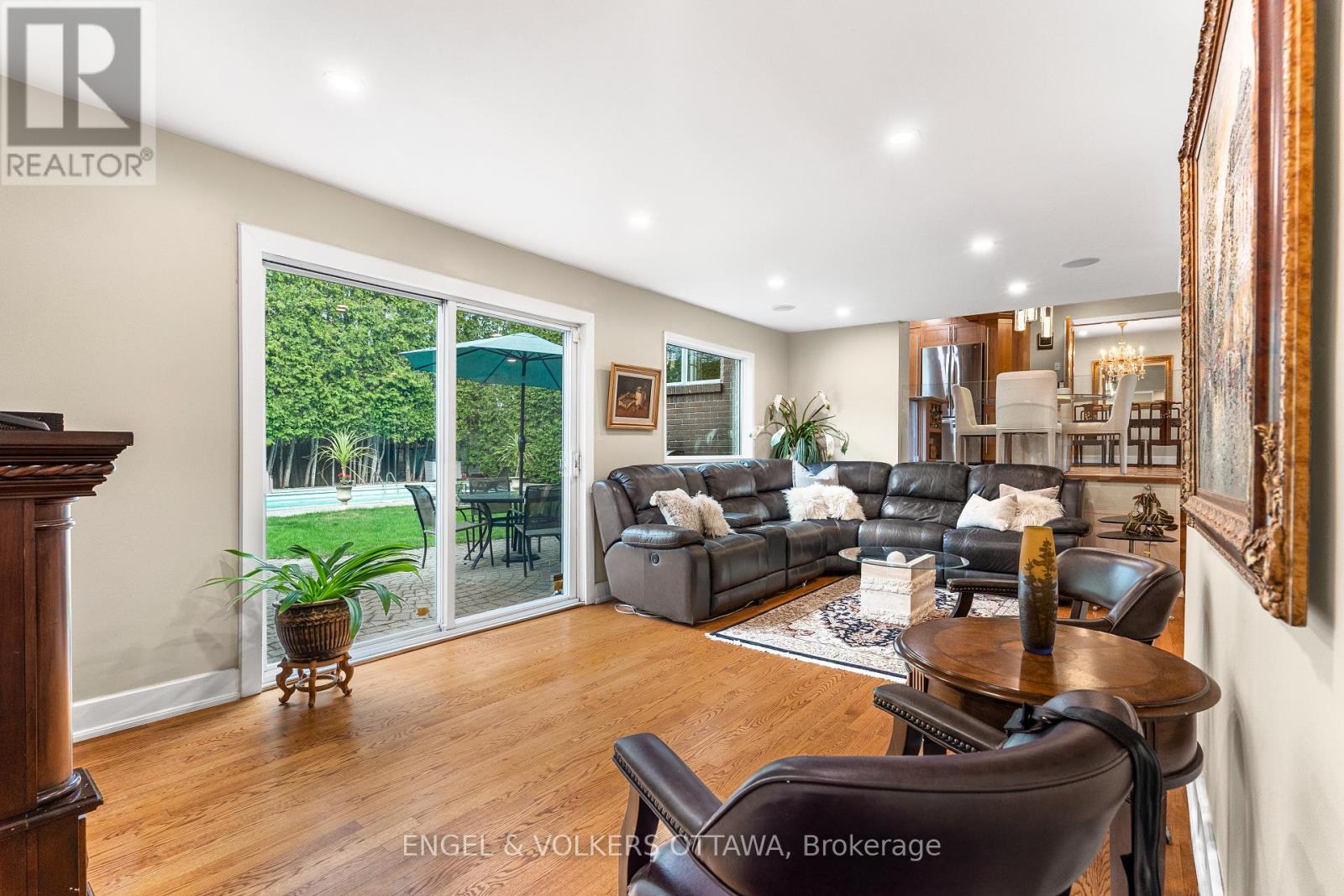 21 TIFFANY CRESCENT - 20
