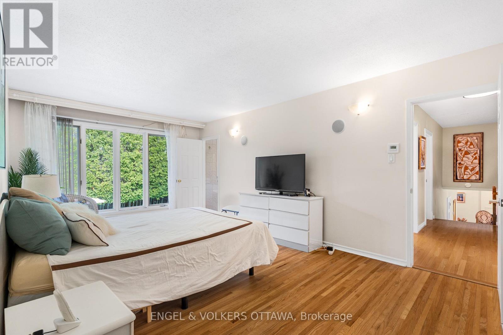 21 TIFFANY CRESCENT - 24