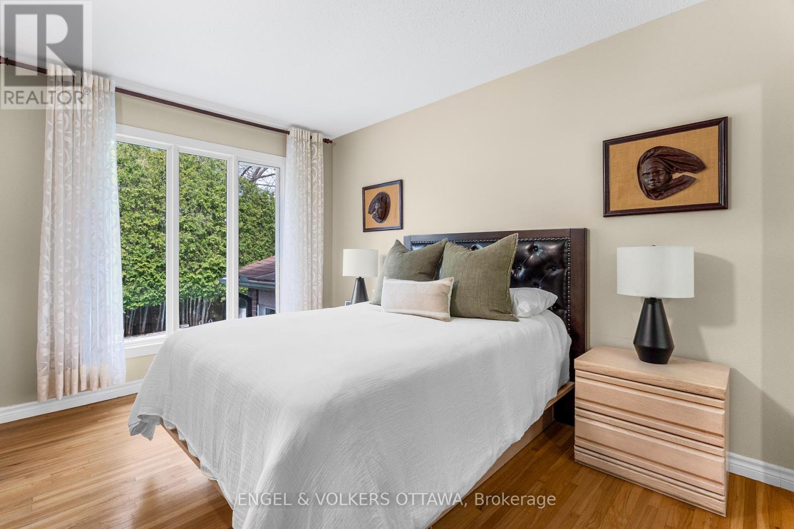 21 TIFFANY CRESCENT - 27