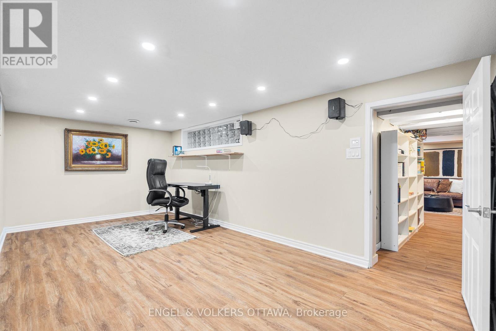 21 TIFFANY CRESCENT - 35