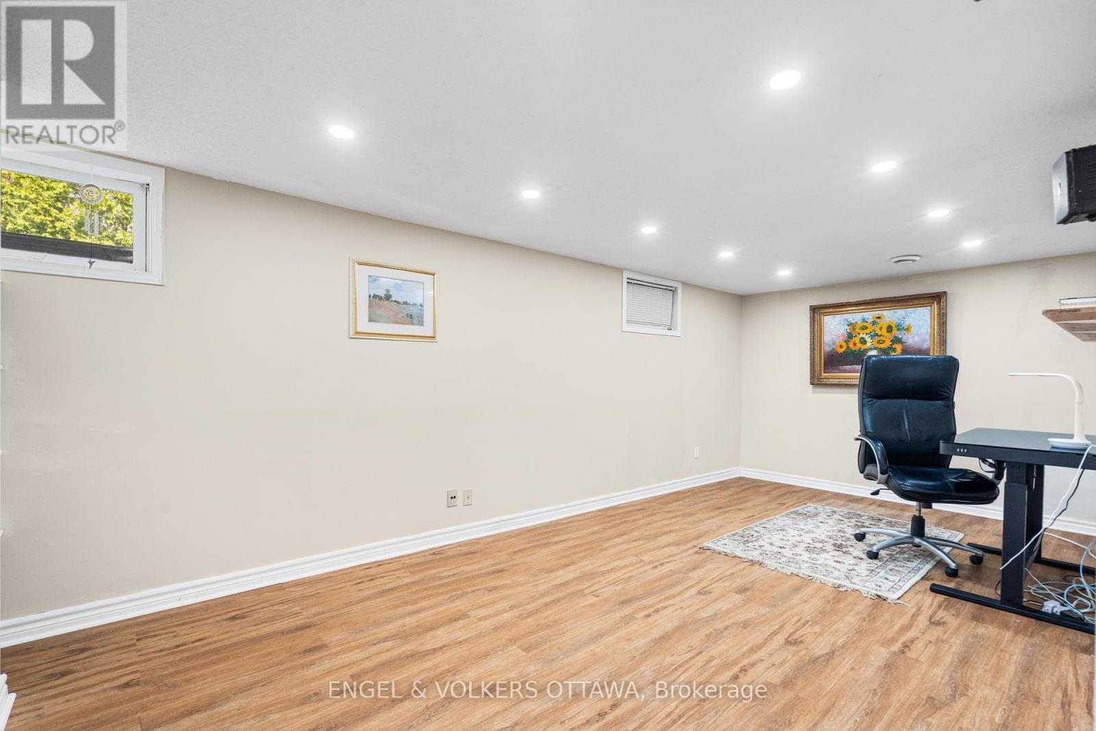 21 TIFFANY CRESCENT - 36