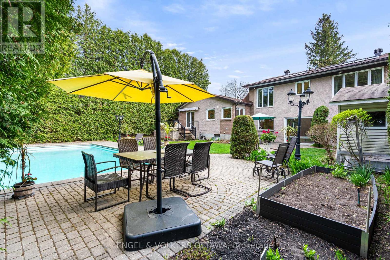 21 TIFFANY CRESCENT - 46