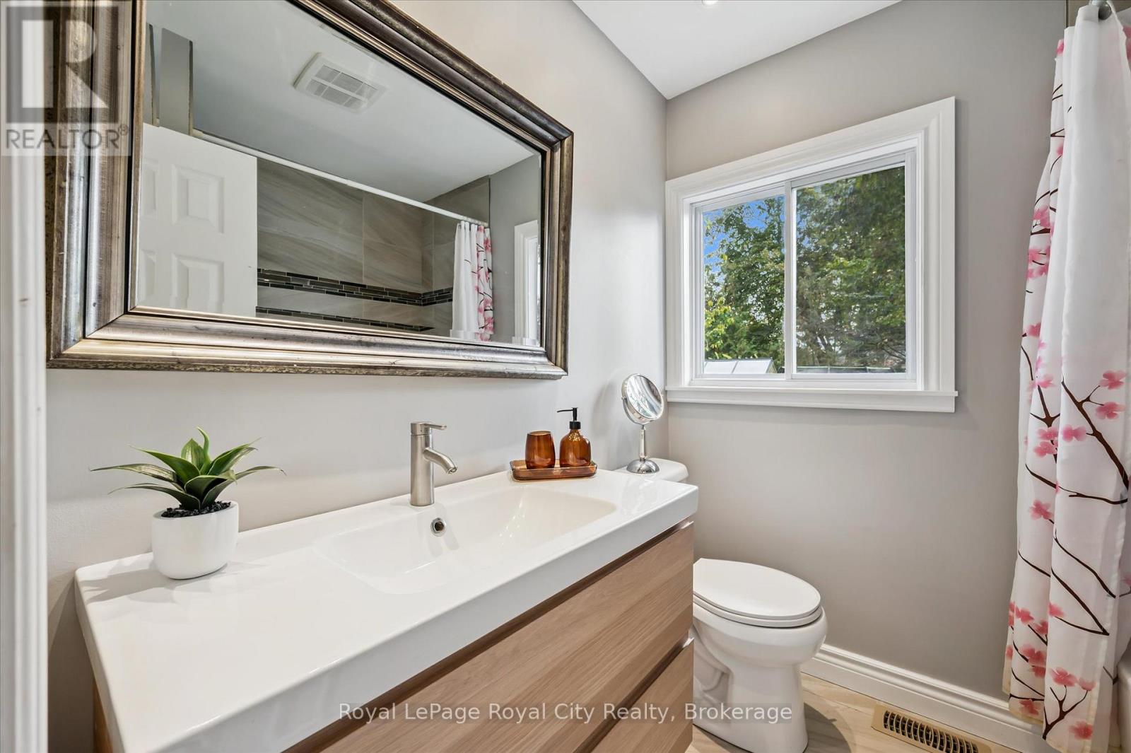 20 HIGHVIEW PLACE - 12