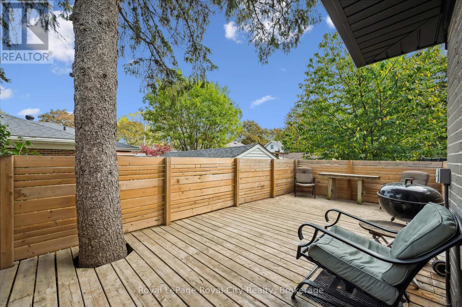 20 HIGHVIEW PLACE - 22