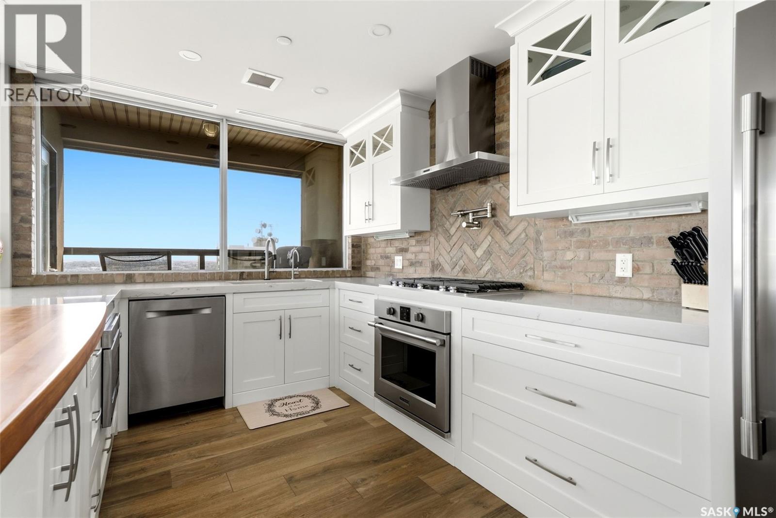 #PH 201 1914 HAMILTON STREET - 12
