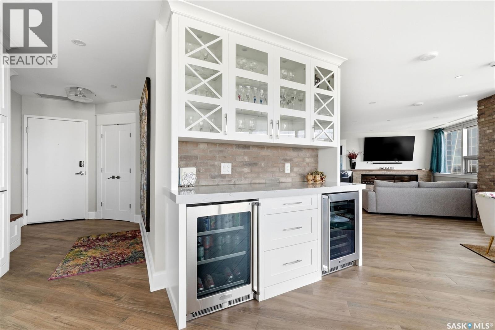 #PH 201 1914 HAMILTON STREET - 16