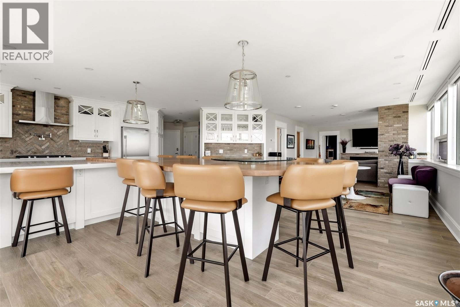 #PH 201 1914 HAMILTON STREET - 17