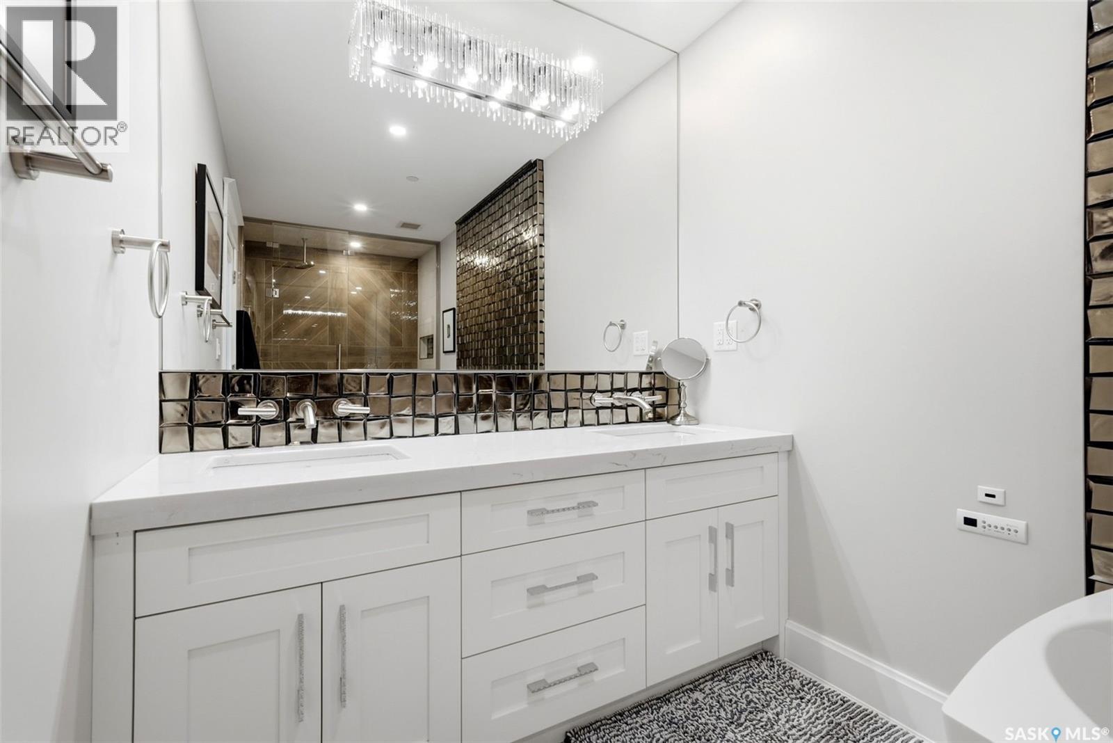 #PH 201 1914 HAMILTON STREET - 24