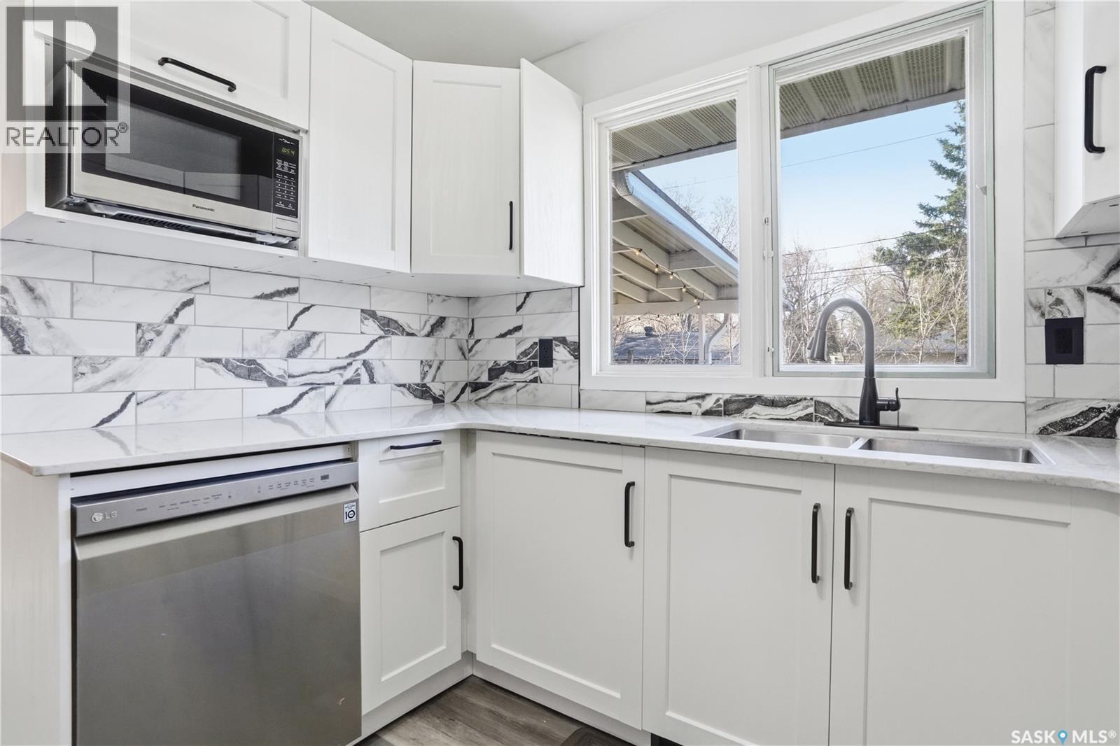 245 Orchard CRESCENT - 11