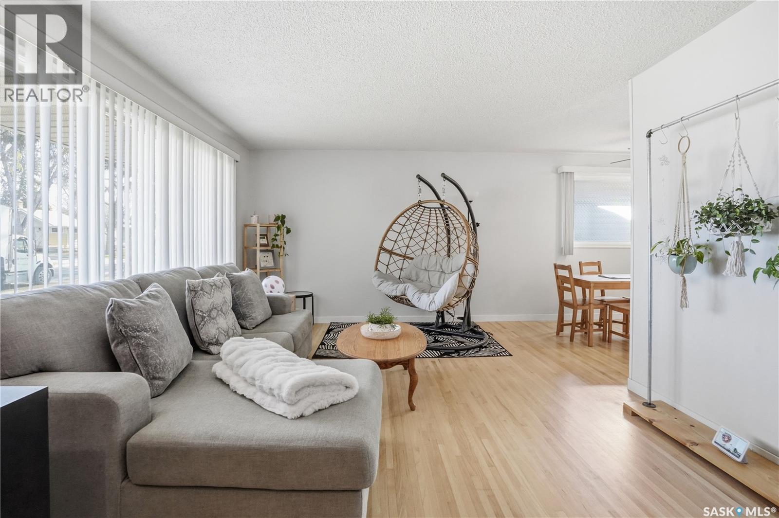 245 Orchard CRESCENT - 4