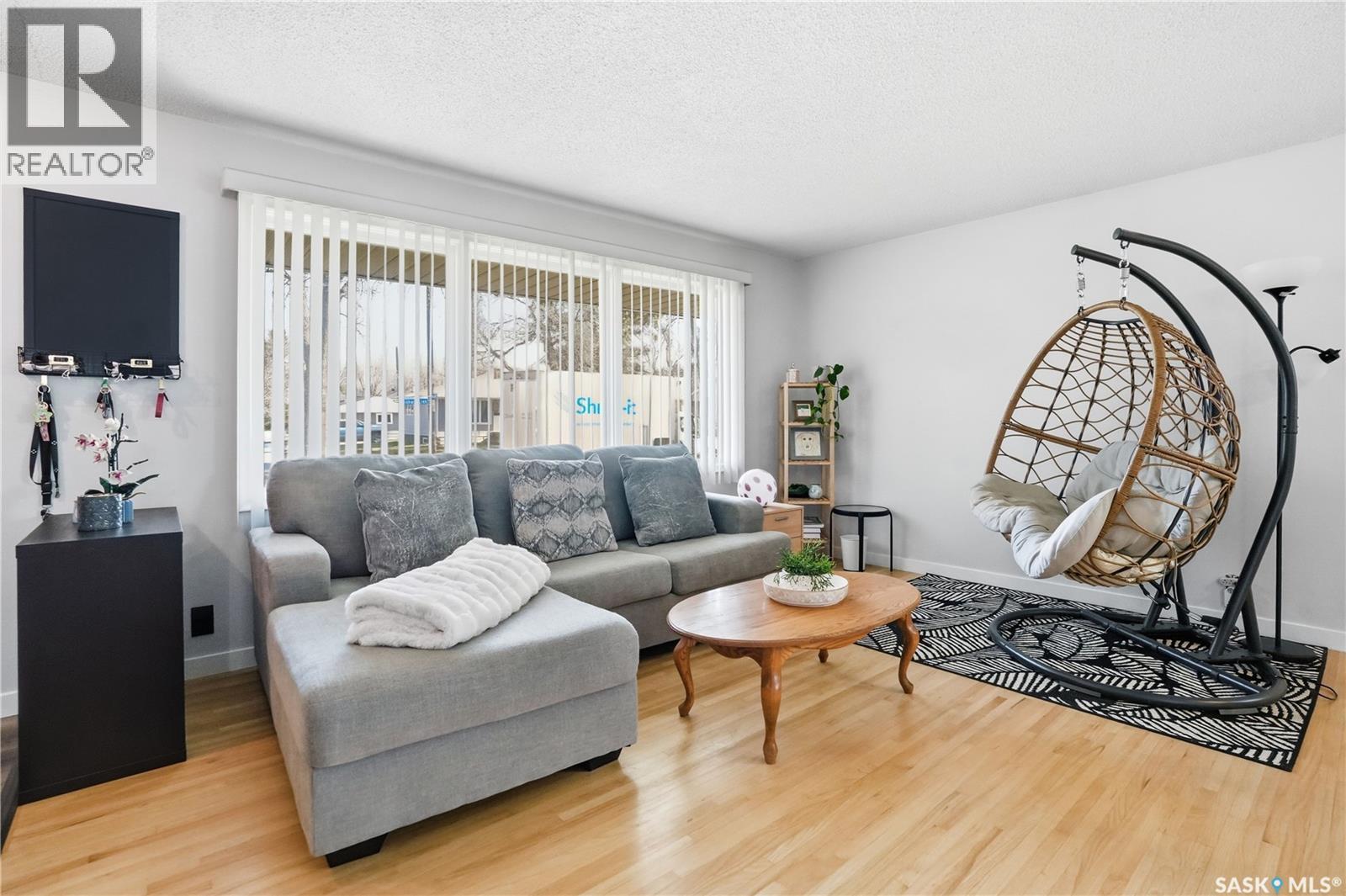 245 Orchard CRESCENT - 5