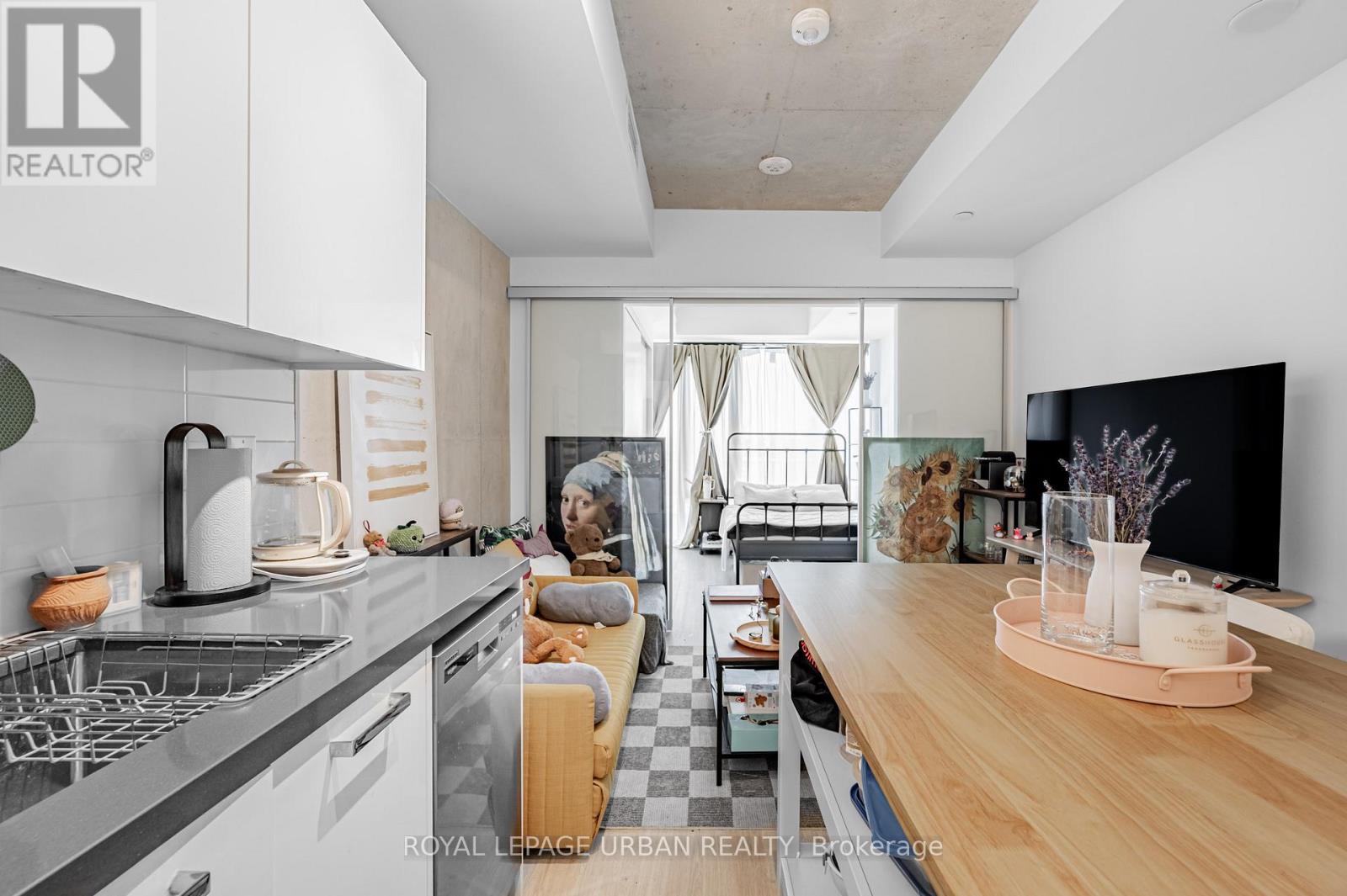 #521 195 MCCAUL STREET - 12