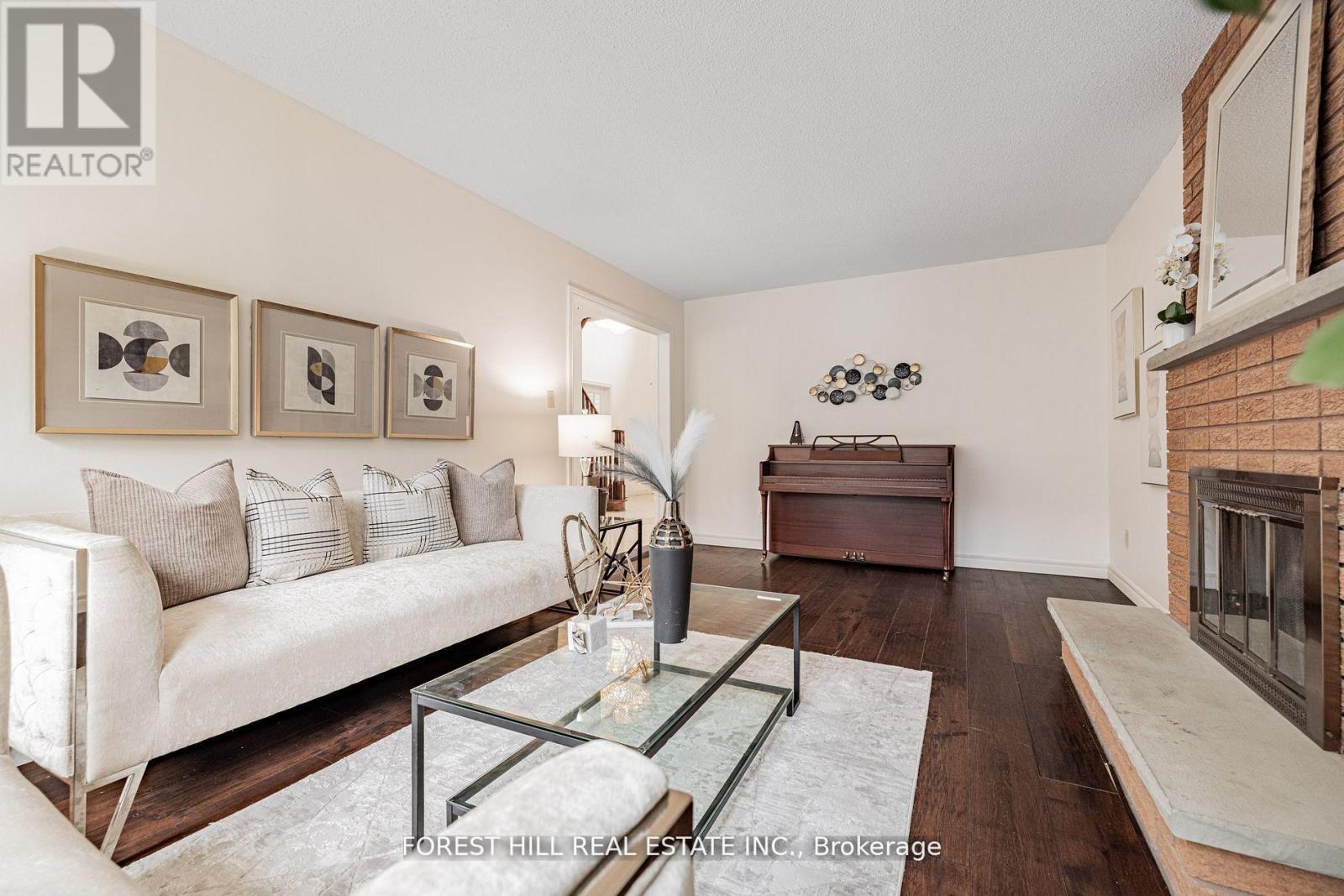 51 BRIGGS AVENUE - 19