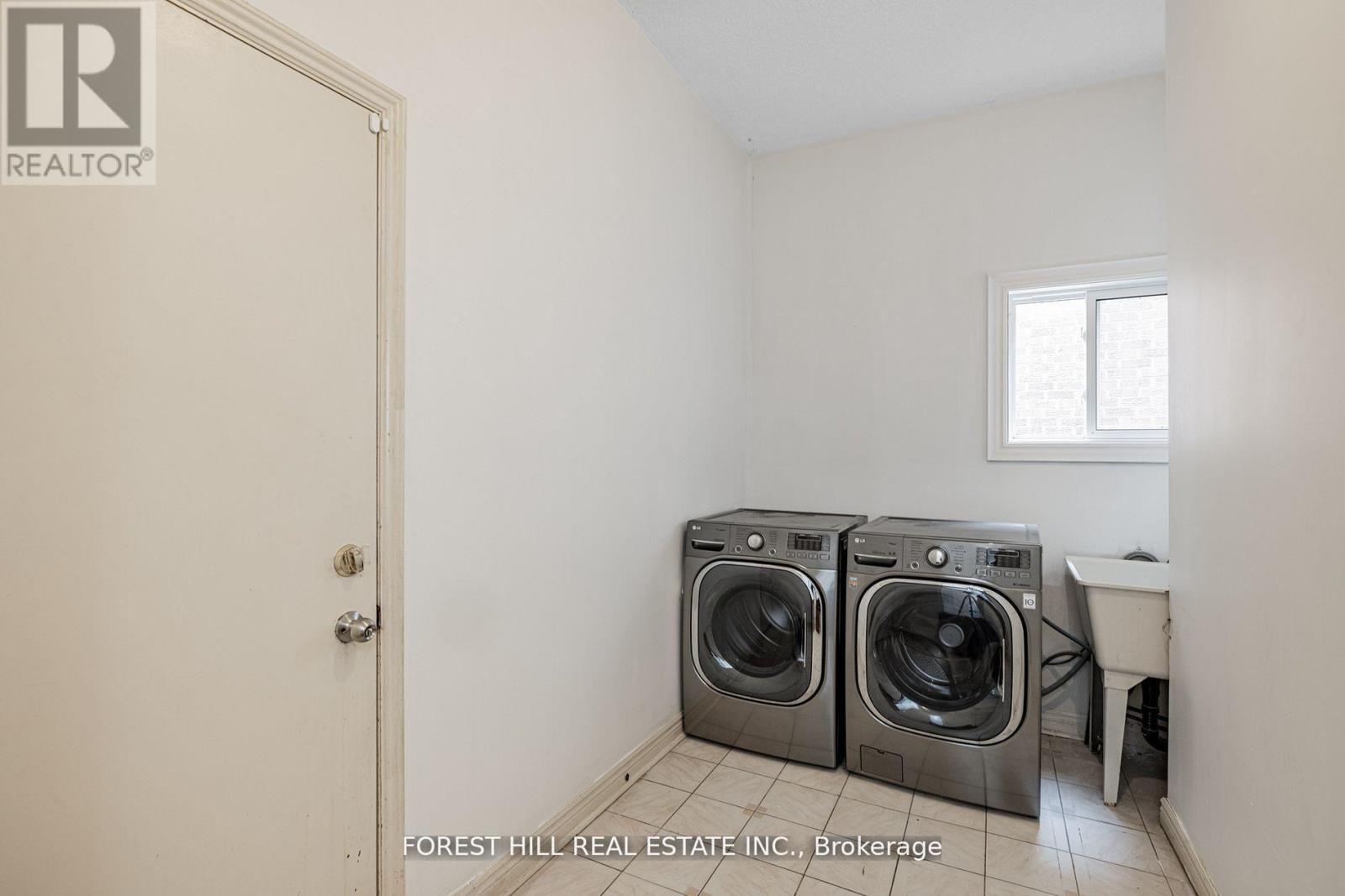 51 BRIGGS AVENUE - 20