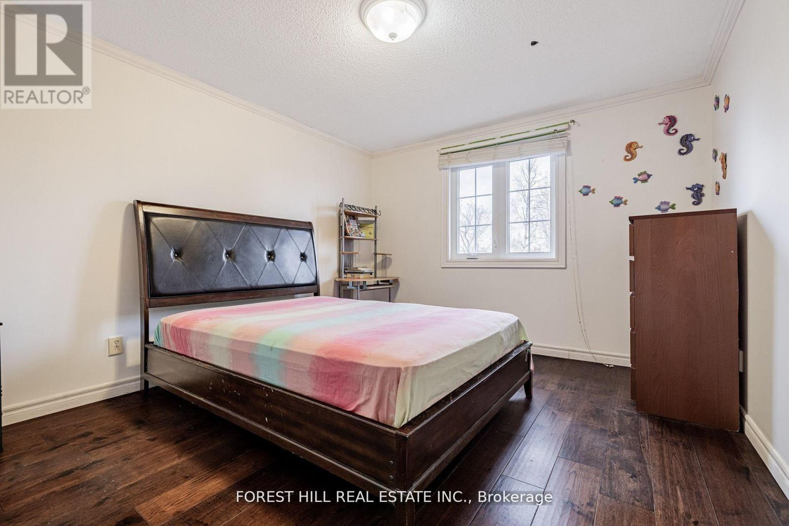 51 BRIGGS AVENUE - 28