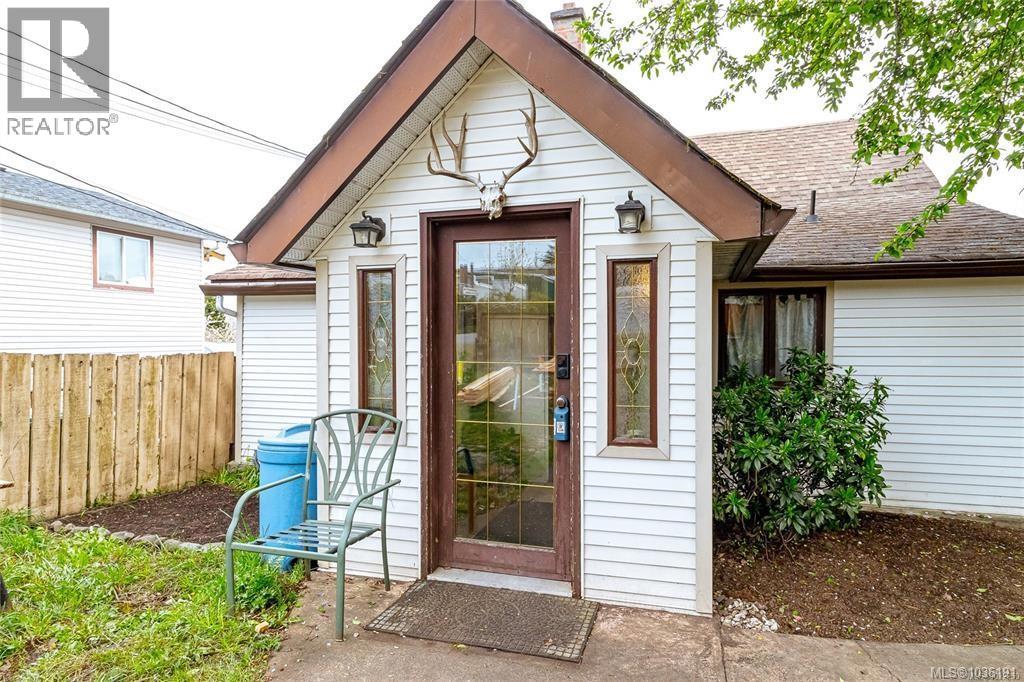 451 Irwin St - Image 2