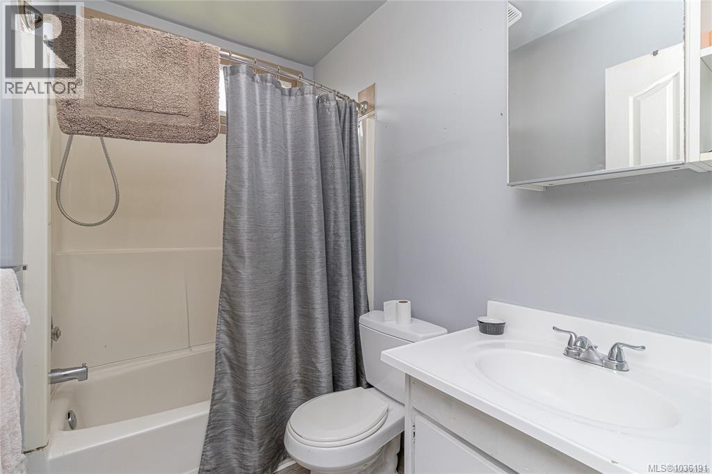 451 Irwin St - 35