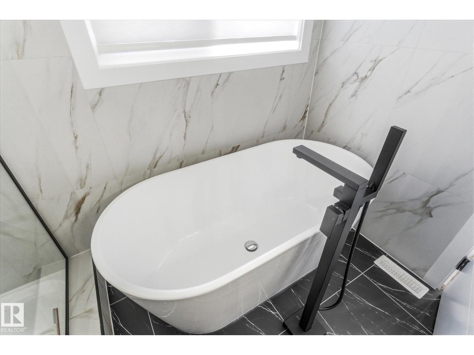 14 ENNS CT, Fort Saskatchewan