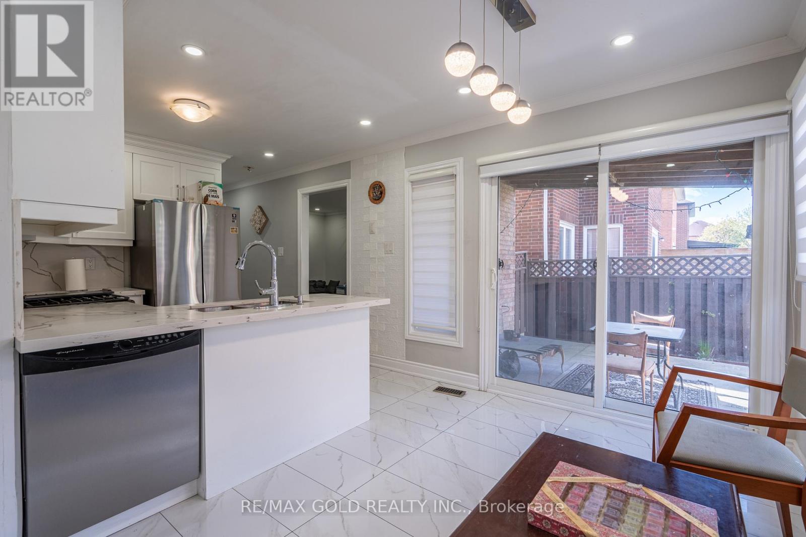 103 LORD SIMCOE DRIVE - 13