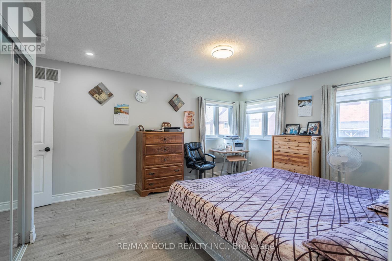 103 LORD SIMCOE DRIVE - 22