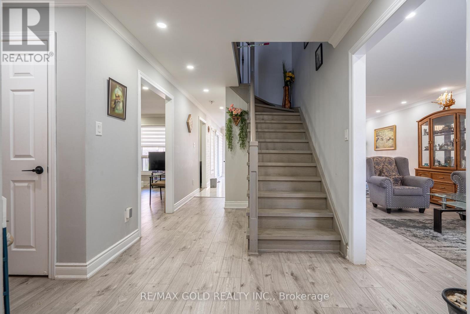 103 LORD SIMCOE DRIVE - 4