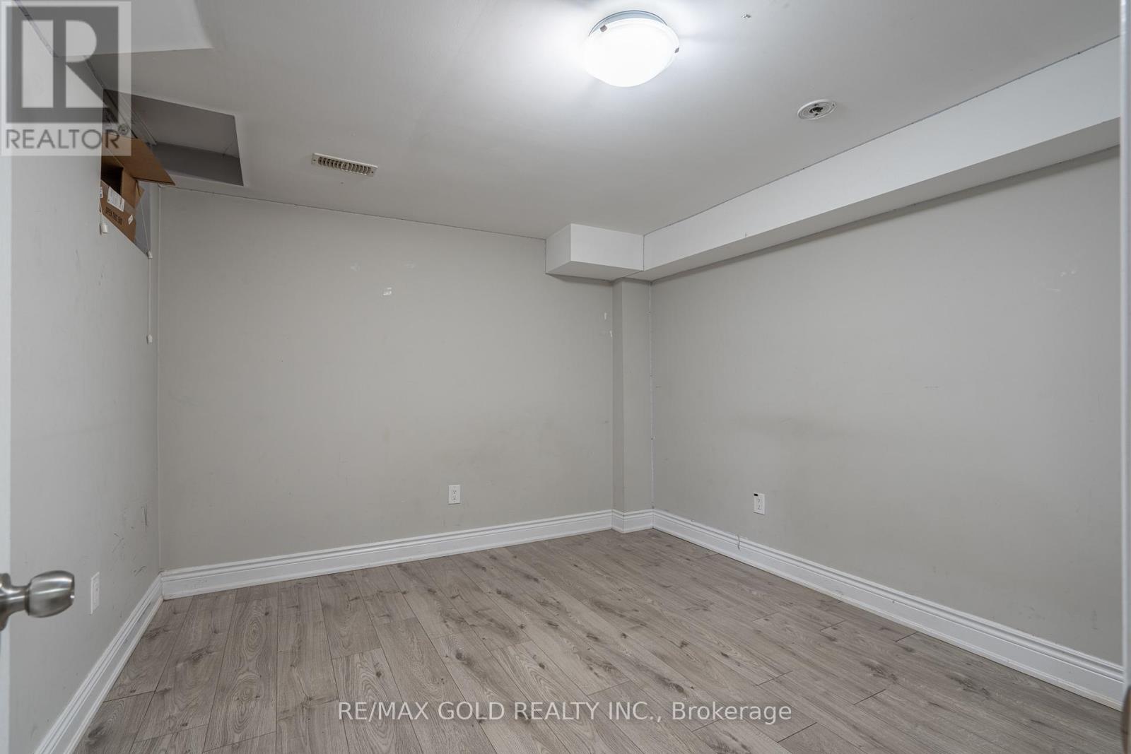 103 LORD SIMCOE DRIVE - 40