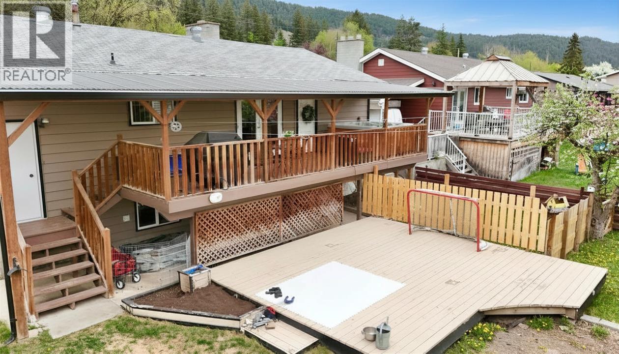 1035 PIGEON AVENUE - 4
