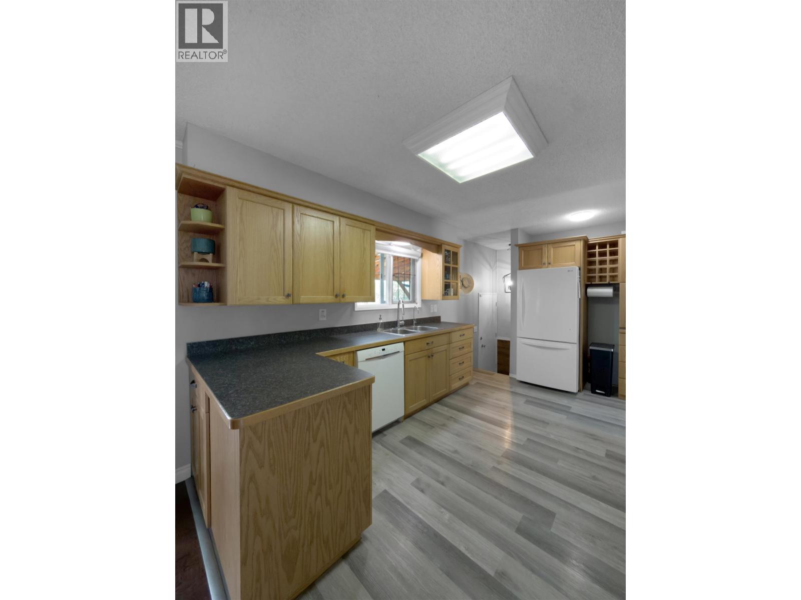 1035 PIGEON AVENUE - 18