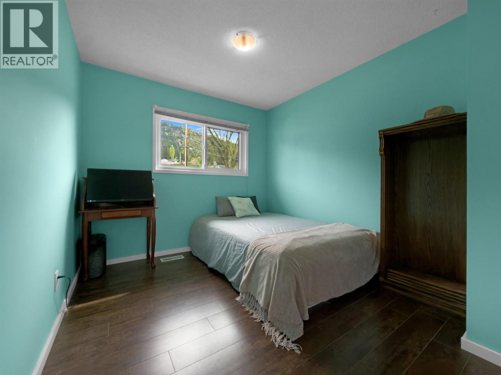 1035 PIGEON AVENUE - 22
