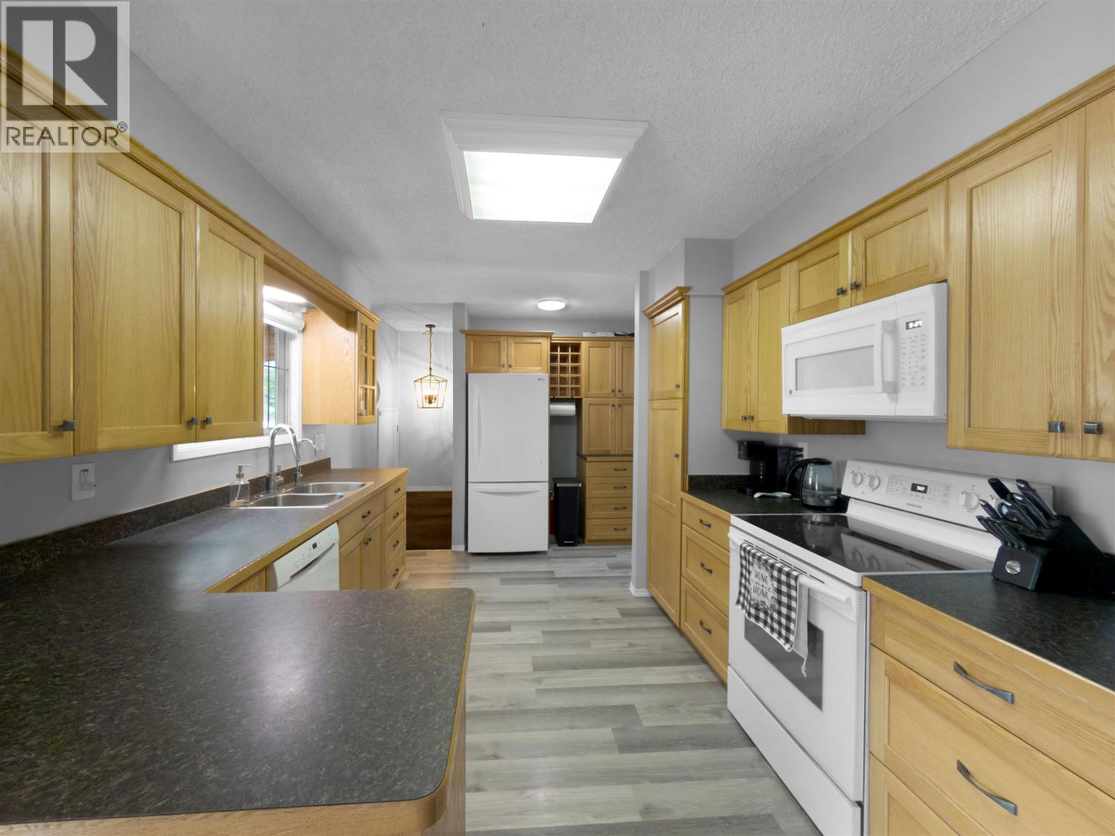 1035 PIGEON AVENUE - 19