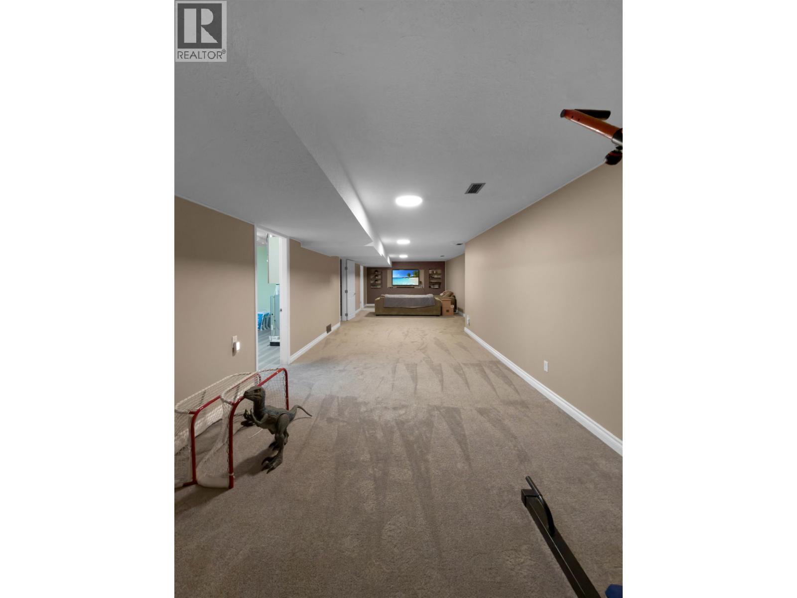 1035 PIGEON AVENUE - 29