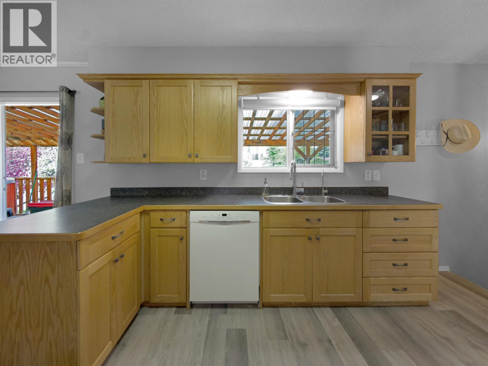 1035 PIGEON AVENUE - 20