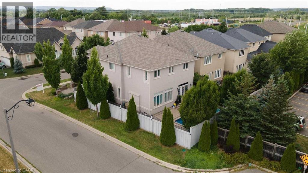 2500 MILLSTONE Drive, Oakville, Ontario, L6M0H5 — Photo 4