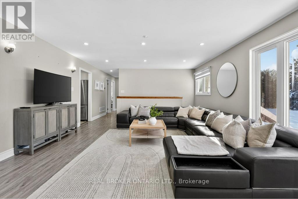 16 OLD CARRIAGE ROAD - 11