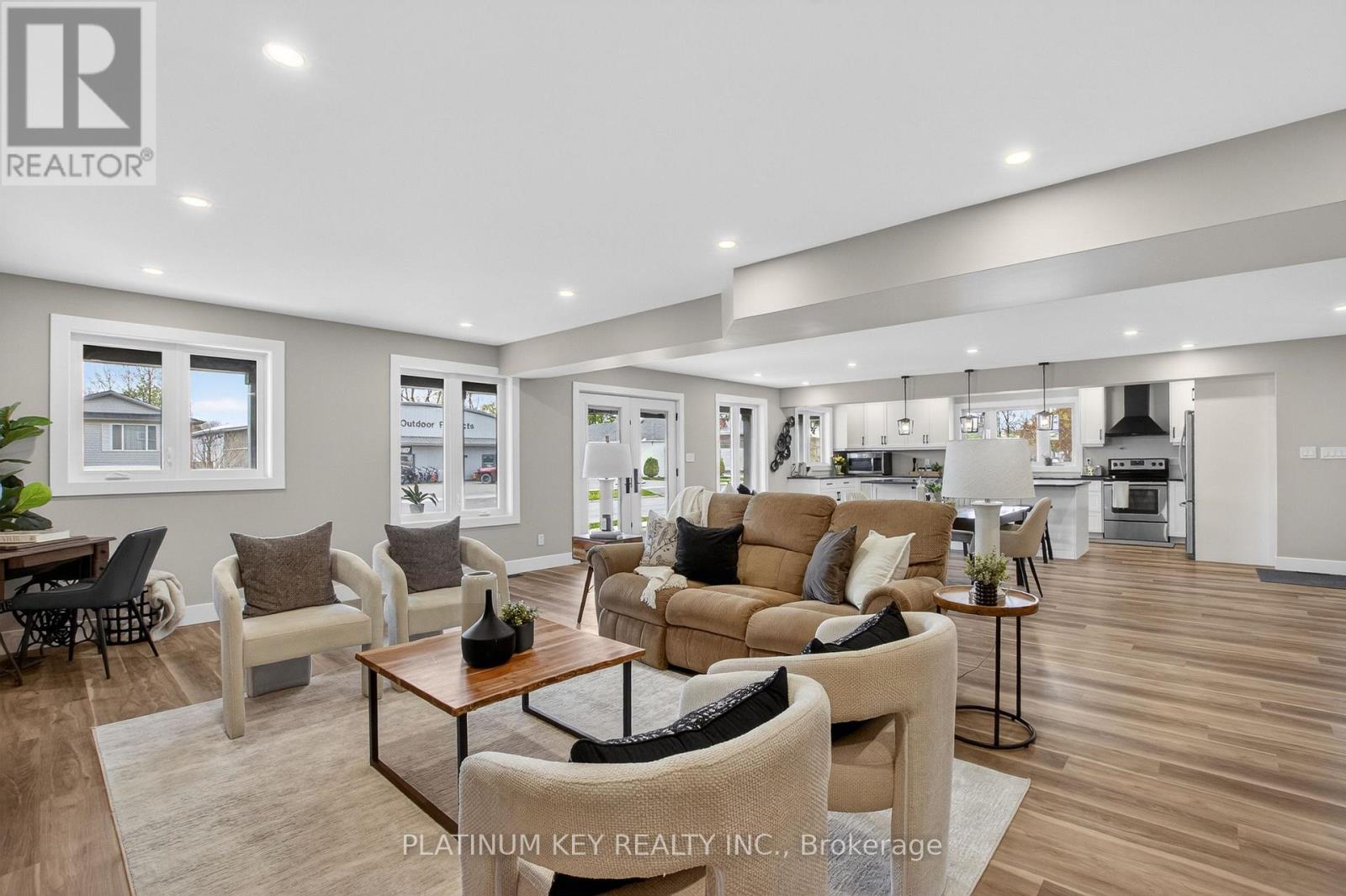 293 MAIN STREET - 6