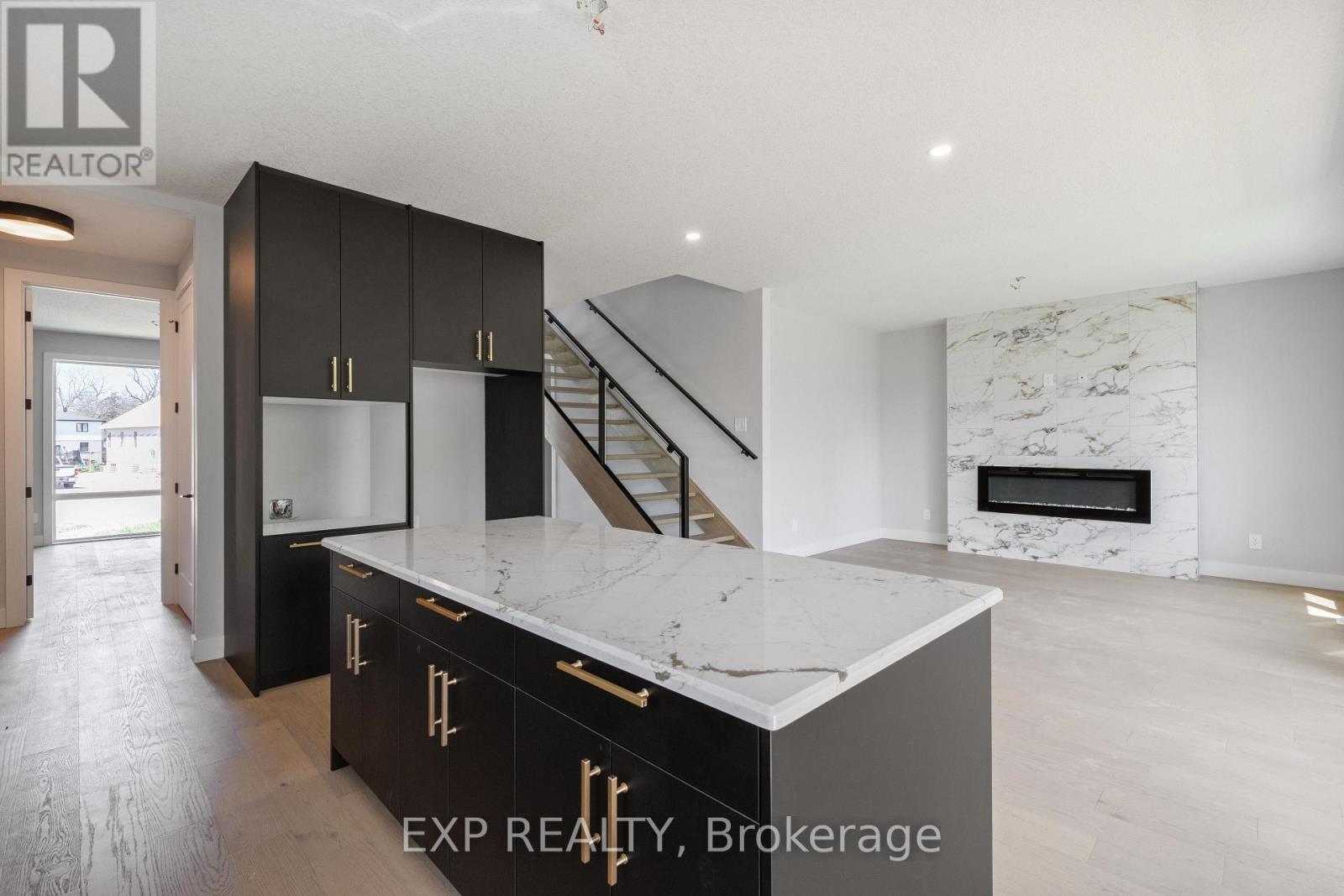 204 MERRITT COURT - 27