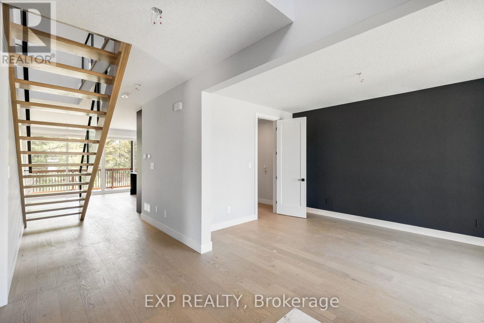 204 MERRITT COURT - 31