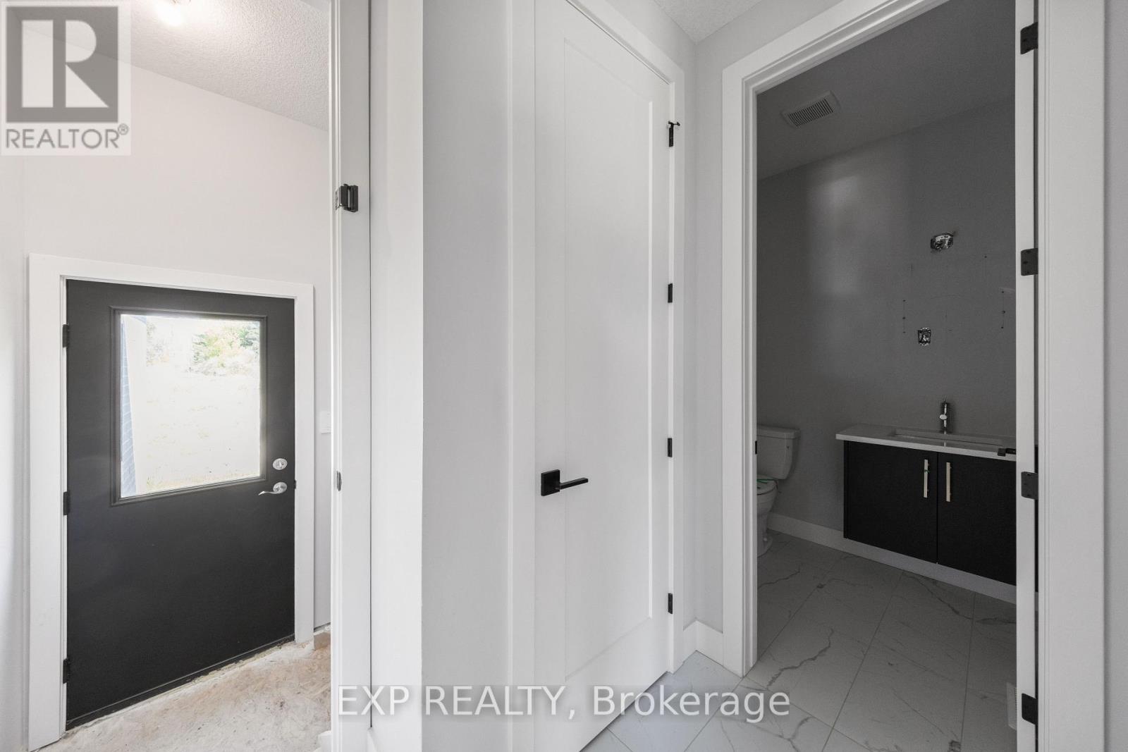 204 MERRITT COURT - 33